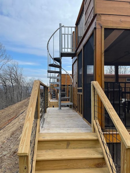 Lookout Loft Cabin-4